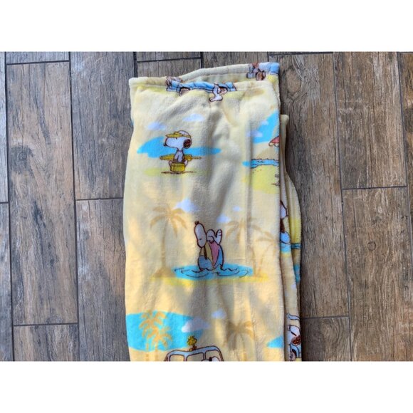 Peanuts SNOOPY Tropical Escape 50inx70in Soft Plush Home Throw Blanket Collectio - Picture 2 of 11